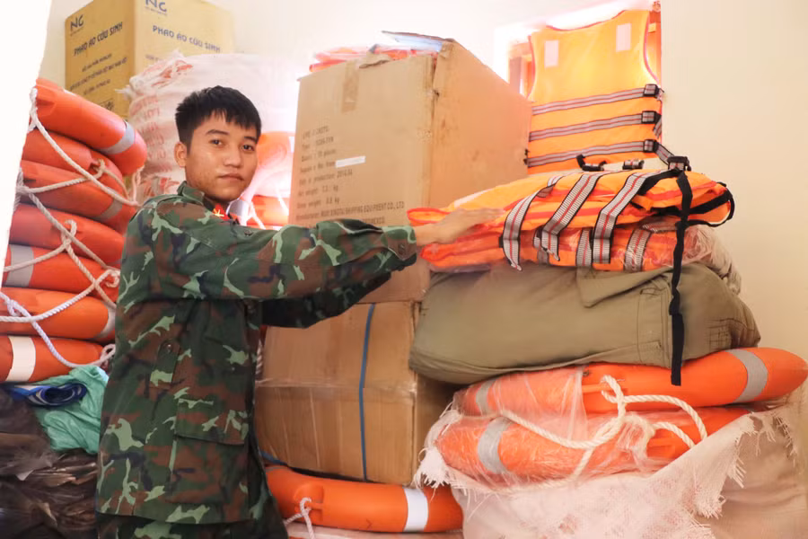 Ban Chỉ huy Quân sự huyện Kông Chro đã chuẩn bị đầy đủ vật tư, phương tiện và xây dựng phương án, kế hoạch phòng-chống bão, lũ. Ảnh: Ngọc Minh