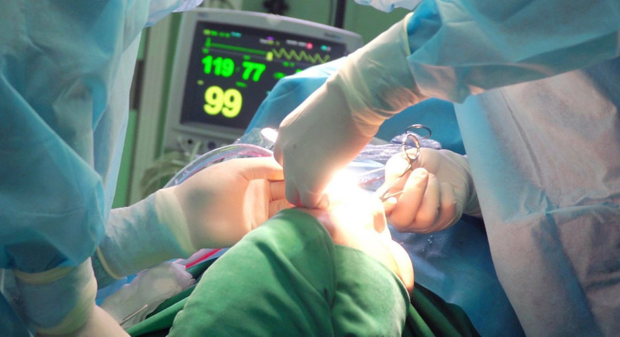 Bác sĩ khi hành nghề cần tuân thủ đúng quy định về chuyên môn, pháp luật. Ảnh: D.T Bác sĩ khi hành nghề cần tuân thủ đúng quy định về chuyên môn, pháp luật. Ảnh: D.T