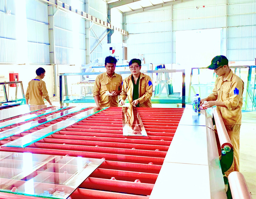  Nhà máy sản xuất kính cường lực Phúc Thịnh Hoàng (Khu Công nghiệp Trà Đa, TP. Pleiku). Ảnh: Hà Duy