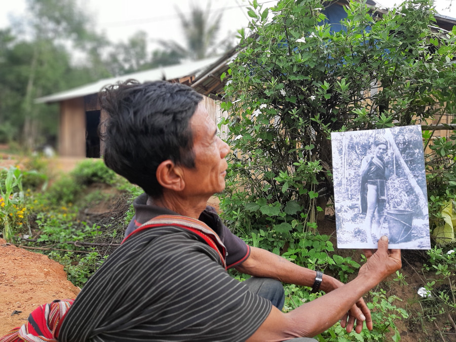 Đến nay, người dân vùng căn cứ chưa bao giờ nguôi thương nhớ bok Đẳng. Với đồng bào, Bí thư Trần Văn Bình như người cha, người anh thân thiết. Ảnh: Nguyễn Quang Tuệ