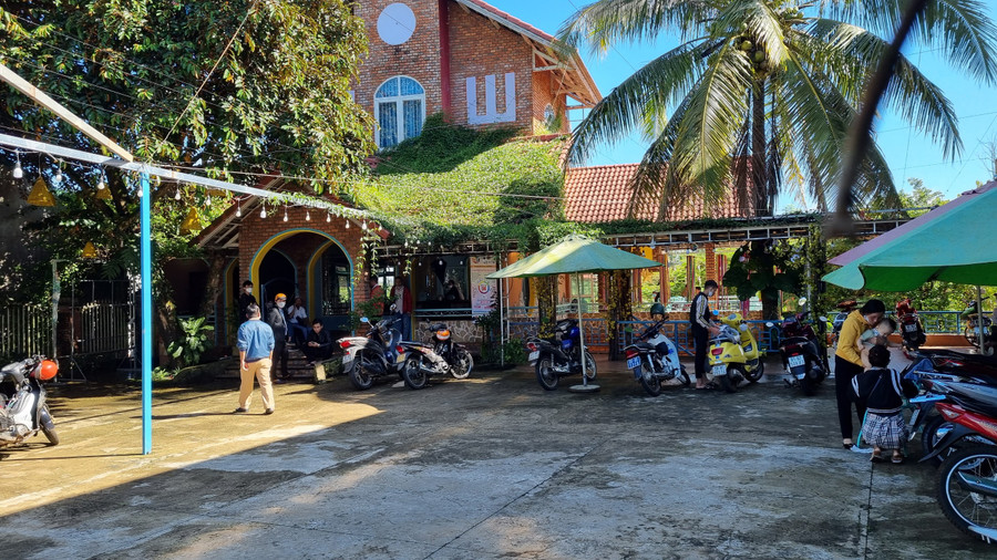 Quán cà phê Bốn Mùa nơi nạn nhân tử vong. Ảnh: Lê Anh Quán cà phê Bốn Mùa nơi nạn nhân tử vong. Ảnh: Lê Anh