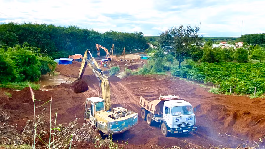 UBND tỉnh yêu cầu các địa phương tích cực huy động, lồng ghép các nguồn lực để triển khai các dự án trọng điểm, tạo ra liên kết vùng. Ảnh: Hà Duy