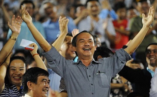 Bầu Đức từng rất sướng với lứa Công Phượng, Văn Toàn, Tuấn Anh chơi bùng nổ tại giải U.21 quốc tế báo Thanh Niên tại Cần Thơ. Ông đã thể hiện niềm hạnh phúc vô bờ. Ảnh: Thanh Niên Bầu Đức từng rất sướng với lứa Công Phượng, Văn Toàn, Tuấn Anh chơi bùng nổ tại giải U.21 quốc tế báo Thanh Niên tại Cần Thơ. Ông đã thể hiện niềm hạnh phúc vô bờ. Ảnh: Thanh Niên