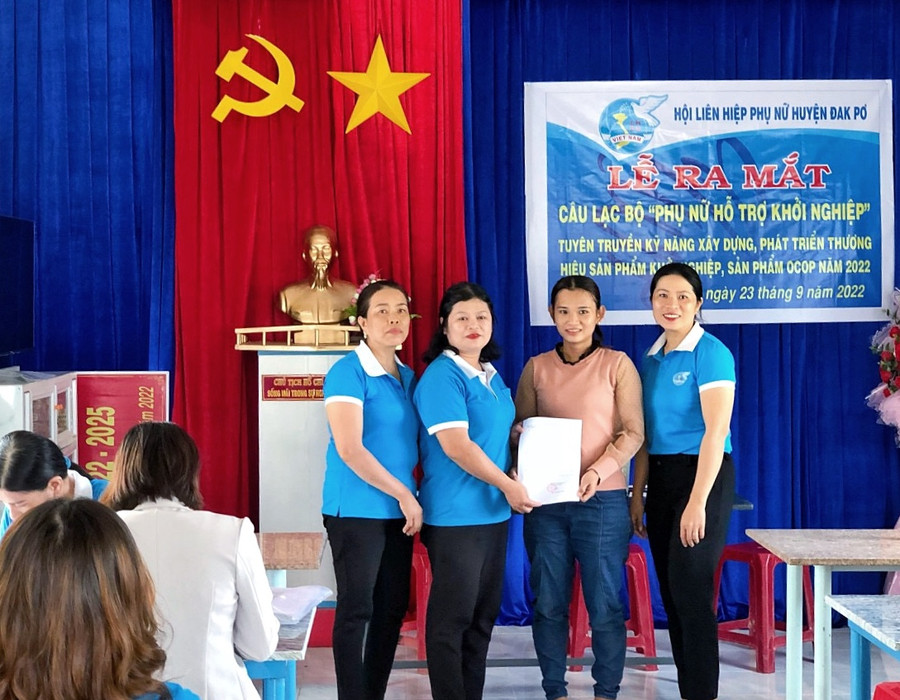 Ra mắt câu lạc bộ 