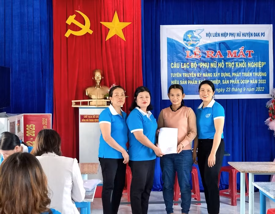 Ra mắt câu lạc bộ 