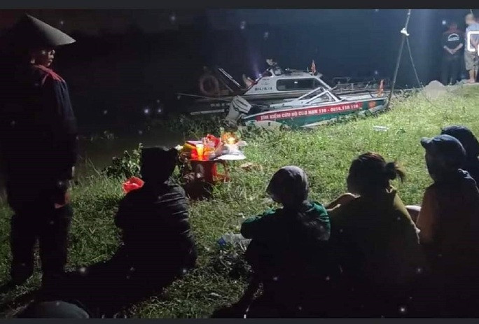 Cơ quan chức năng huy động lực lượng tìm kiếm 2 nữ sinh mất tích Cơ quan chức năng huy động lực lượng tìm kiếm 2 nữ sinh mất tích