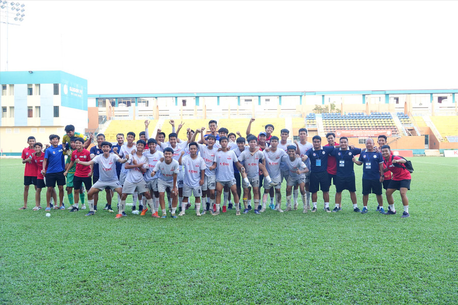 Niềm vui chiến thắng của U17 Sài Gòn. Ảnh: VFF