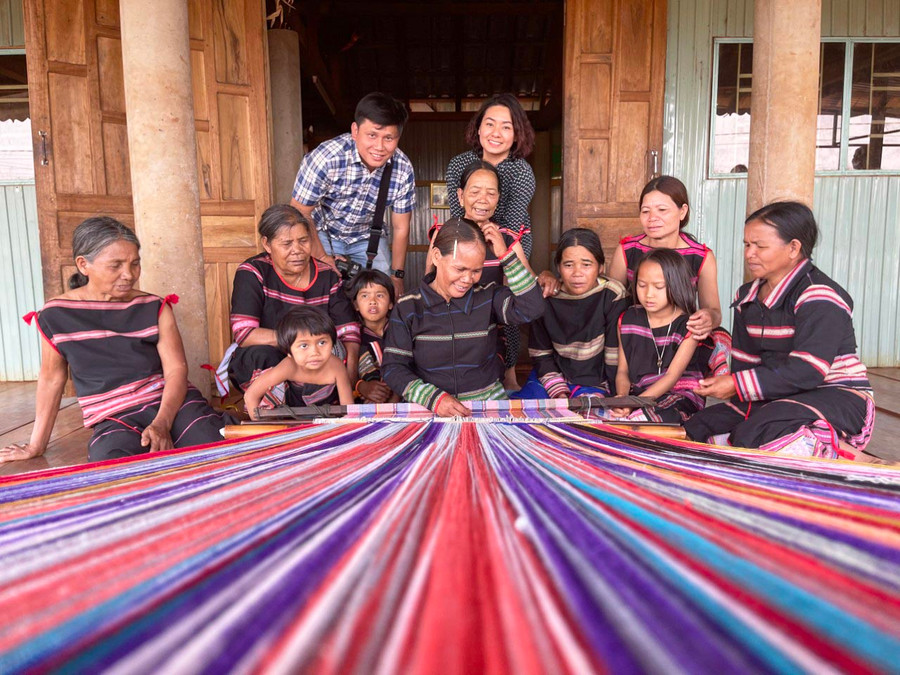 Câu lạc bộ Dệt thổ cẩm gắn với du lịch cộng đồng xã Ia Mơ Nông, huyện Chư Păh. Ảnh: Minh Châu