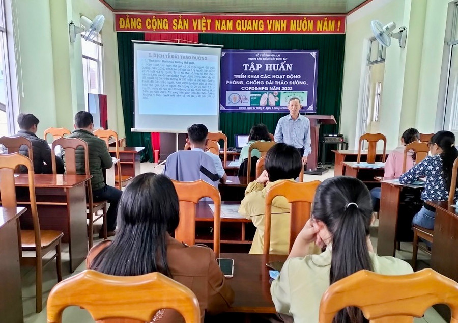 Từ ngày 27-9 đến hết ngày 5-10, Trung tâm Kiểm soát bệnh tật tỉnh sẽ tổ chức 3 lớp tập huấn phòng-chống bệnh ĐTĐ cho hơn 90 cán bộ y tế. Ảnh: Như Nguyện Từ ngày 27-9 đến hết ngày 5-10, Trung tâm Kiểm soát bệnh tật tỉnh sẽ tổ chức 3 lớp tập huấn phòng-chống bệnh ĐTĐ cho hơn 90 cán bộ y tế. Ảnh: Như Nguyện