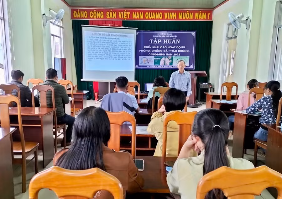 Từ ngày 27-9 đến hết ngày 5-10, Trung tâm Kiểm soát bệnh tật tỉnh sẽ tổ chức 3 lớp tập huấn phòng-chống bệnh ĐTĐ cho hơn 90 cán bộ y tế. Ảnh: Như Nguyện