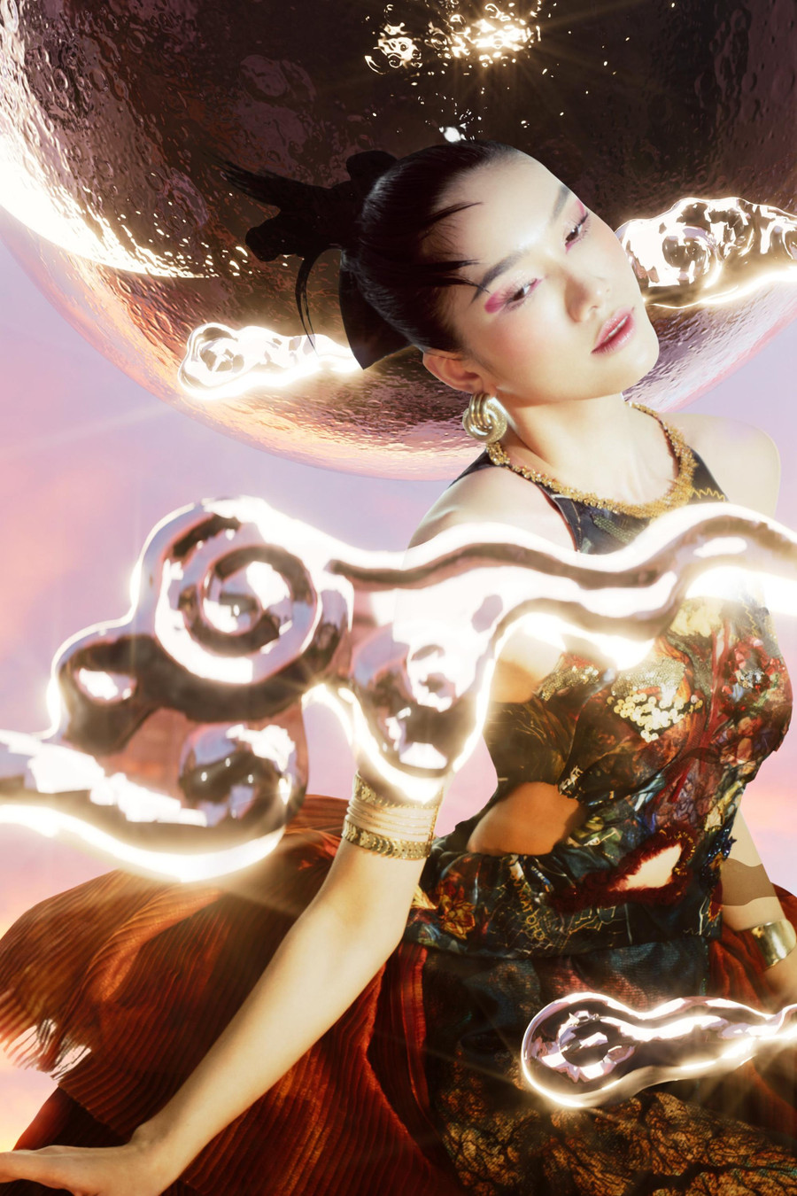 Á hậu Phương Anh được lòng bởi nhiều fan hâm mộ vì nhan sắc xinh đẹp, tri thức, thành thạo nhiều ngoại ngữ cũng như có nhiều kỹ năng trình diễn trên sân khấu vô cùng cuốn hút, điêu luyện.