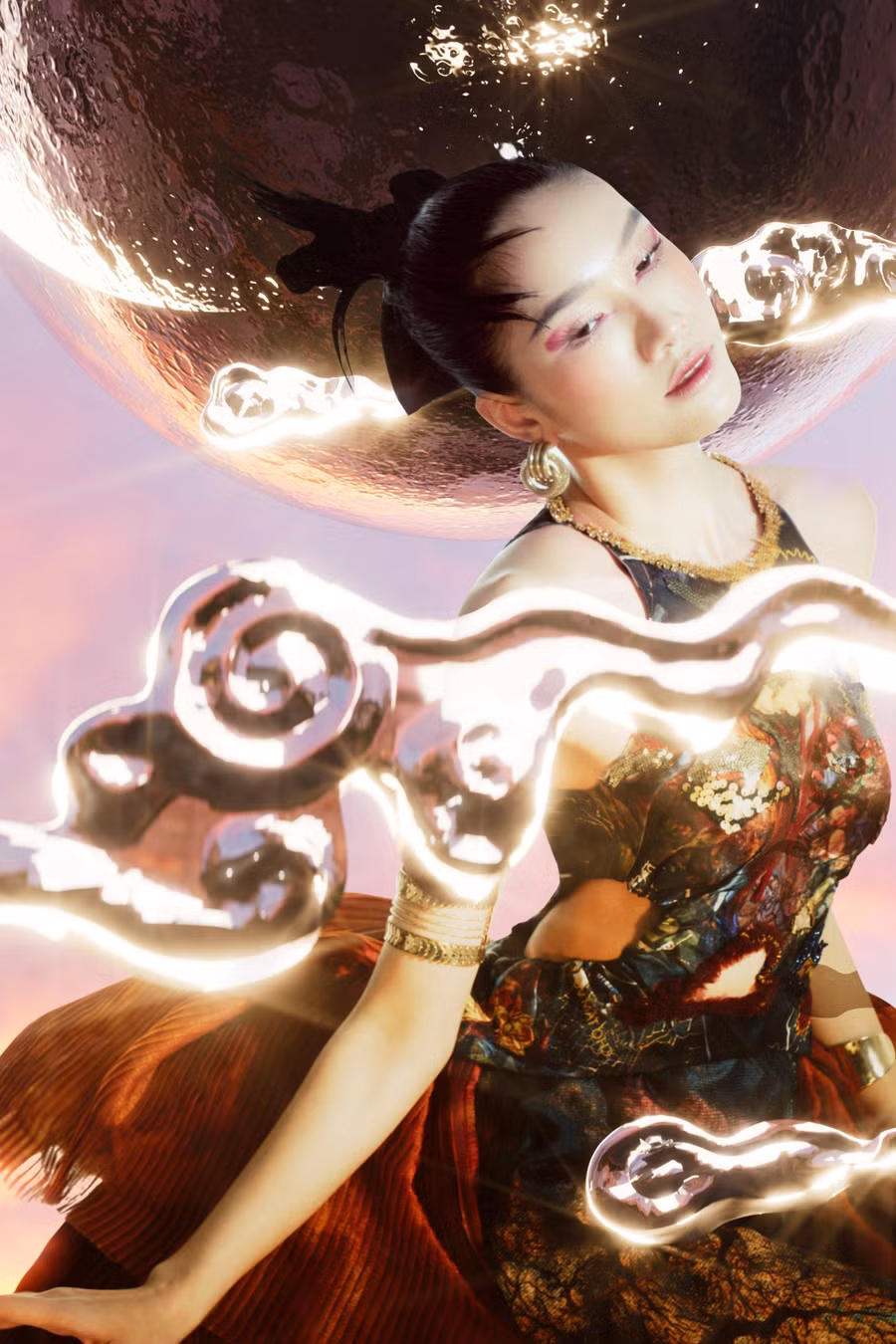 Á hậu Phương Anh được lòng bởi nhiều fan hâm mộ vì nhan sắc xinh đẹp, tri thức, thành thạo nhiều ngoại ngữ cũng như có nhiều kỹ năng trình diễn trên sân khấu vô cùng cuốn hút, điêu luyện.