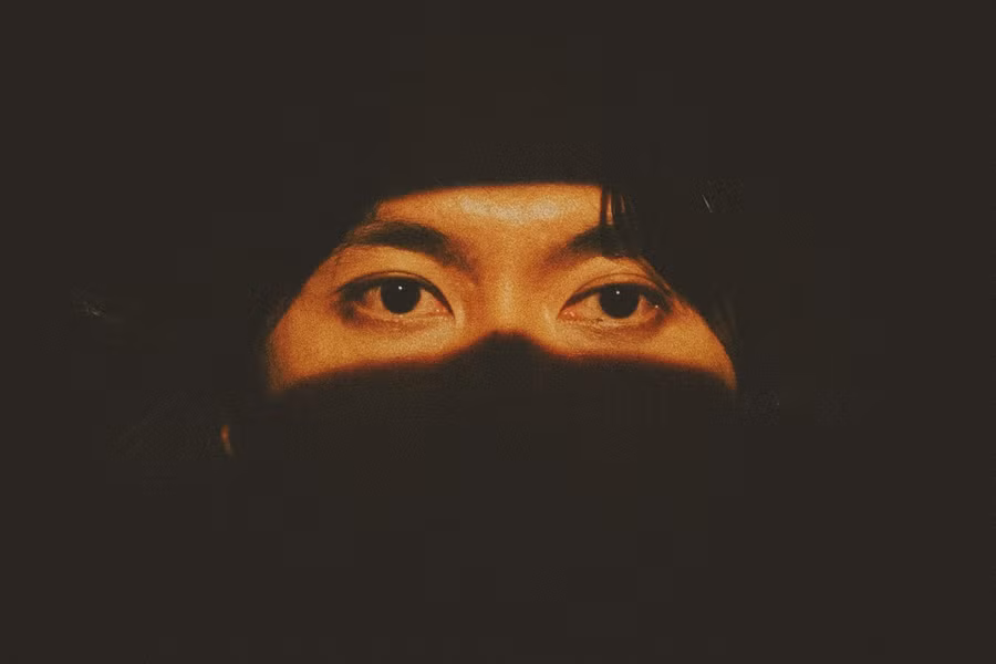 Hình ảnh có phần bí ẩn trong teaser đầu tiên của bản rap Diễn viên tồi. Ảnh: NVCC