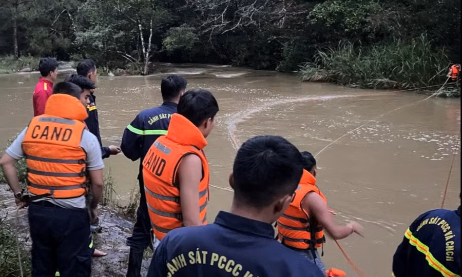 Tự phát du lịch dã ngoại, cắm trại trong rừng vào mùa mưa ở Lâm Đồng rất nguy hiểm. Ảnh: A.T