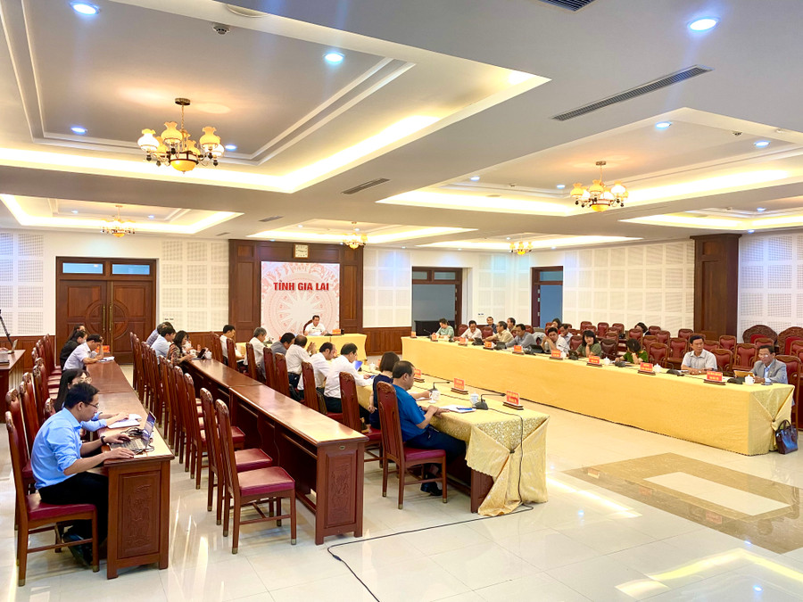 Đồng chí Hồ Phước Thành-Phó Chủ tịch UBND tỉnh cùng đại diện lãnh đạo các sở, ngành tham dự Hội nghị tại điểm cầu tỉnh Gia Lai. Ảnh: Hà Duy. Đồng chí Hồ Phước Thành-Phó Chủ tịch UBND tỉnh cùng đại diện lãnh đạo các sở, ngành tham dự Hội nghị tại đầu cầu tỉnh Gia Lai. Ảnh: Hà Duy.jpg