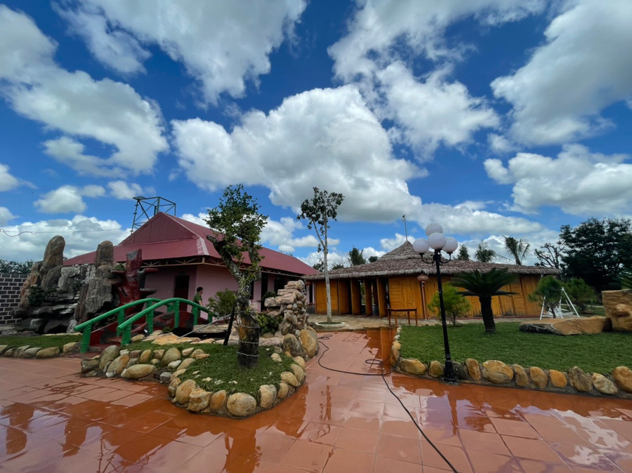 Bên trong khu biệt phủ. Ảnh: Lê Anh