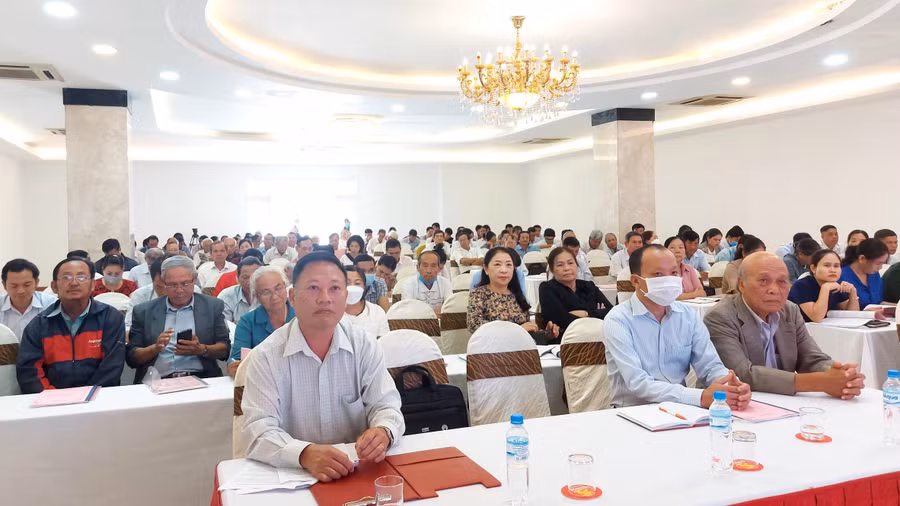 Các đại biểu dự tập huấn được nghe quán triệt những nội dung cốt lõi hệ thống văn bản chỉ đạo của Đảng và Nhà nước về công tác khuyến học, khuyến tài. Ảnh: Thiên Di Các đại biểu dự tập huấn được nghe quán triệt những nội dung cốt lõi hệ thống văn bản chỉ đạo của Đảng và Nhà nước về công tác khuyến học, khuyến tài. Ảnh: Thiên Di