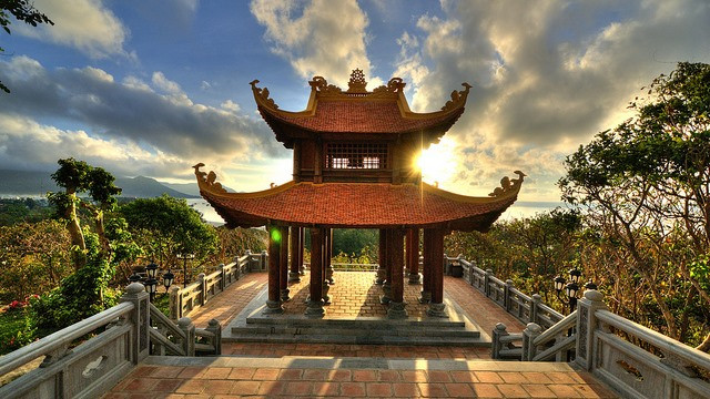 Chùa Núi Một. Ảnh: Vietgoing