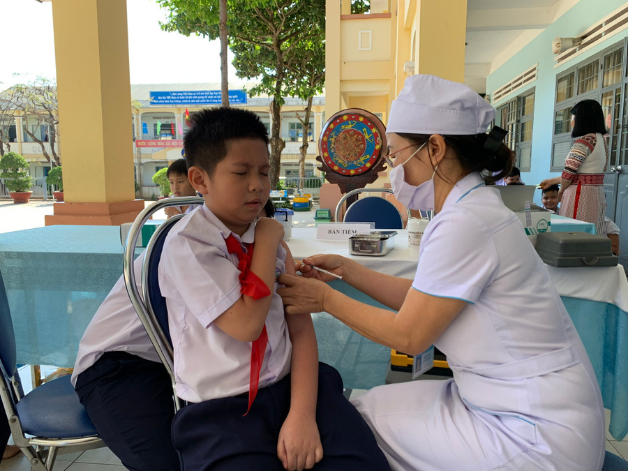 Gia Lai phấn đấu có trên 95% số đối tượng tại cộng đồng được tiêm phòng vắc xin Td (Bạch hầu-Uốn ván) để chủ động phòng bệnh bạch hầu. Ảnh: Như Nguyện Gia Lai phấn đấu có trên 95% số đối tượng tại cộng đồng được tiêm phòng vắc xin Td (Bạch hầu- Uốn ván) để chủ động phòng bệnh Bạch hầu. Ảnh: Như Nguyện