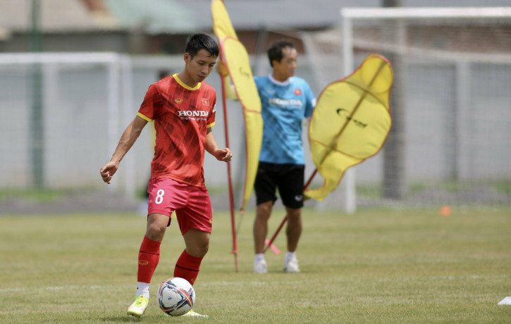 Hùng Dũng hướng tới trận đấu gặp Singapore cùng ĐT Việt Nam