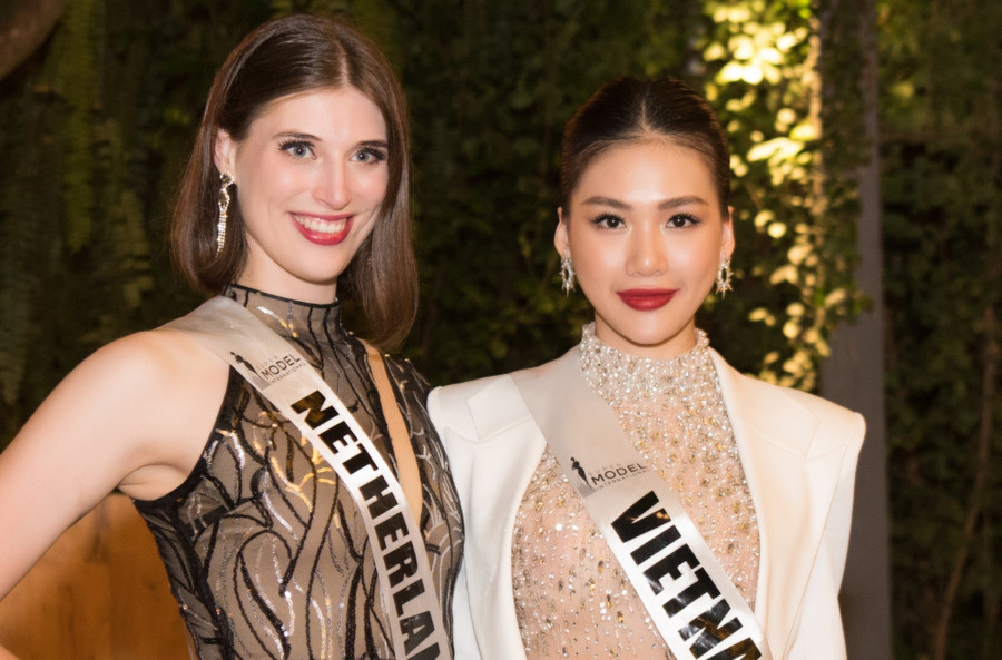 Người đẹp Hà Lan và Bùi Quỳnh Hoa giành giải Catwalk đẹp nhất thuộc khuôn khổ cuộc thi Super Model International 2022. Ảnh: NVCC