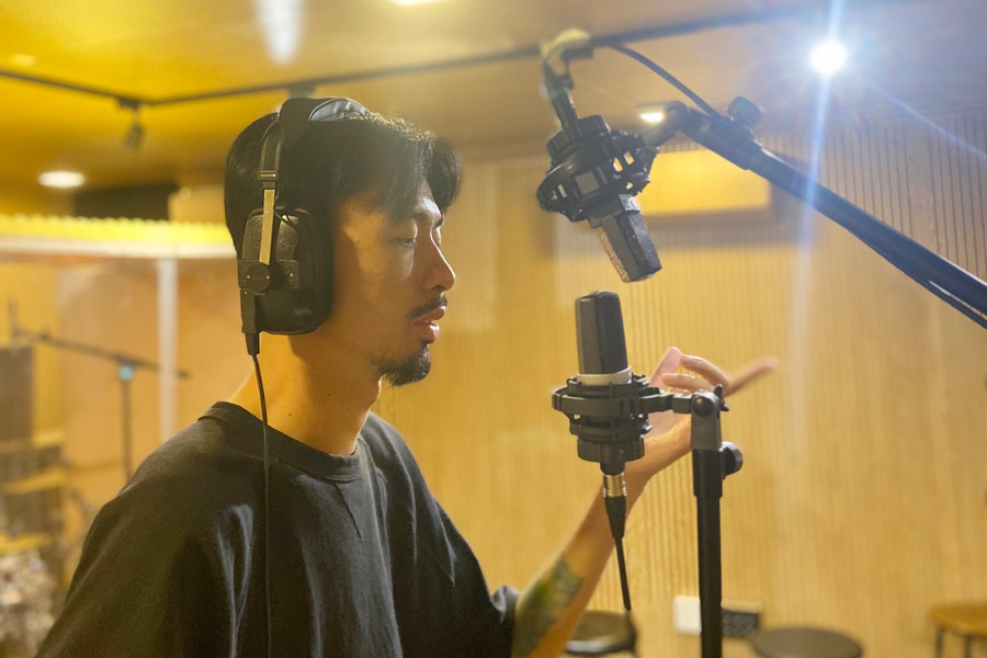 Đen Vâu trở lại chủ đề tình yêu trong MV mới. Ảnh: NVCC