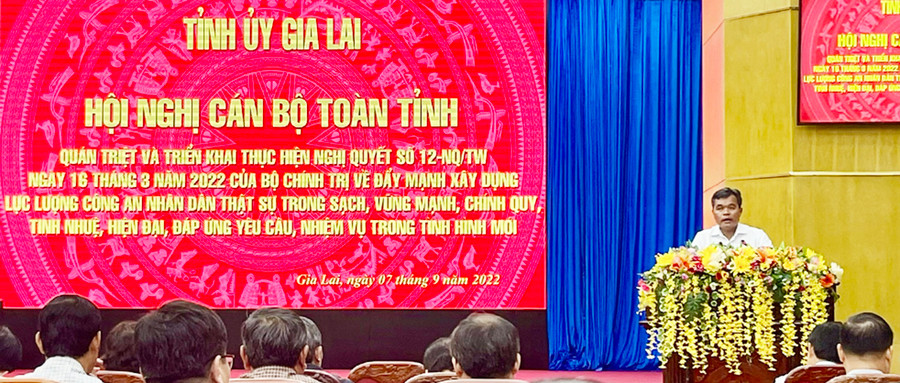Bí thư Tỉnh ủy Hồ Văn Niên phát biểu tại hội nghị. Ảnh: P.V Đồng chí Hồ Văn Niên-Ủy viên Ban Chấp hành Trung ương Đảng, Bí thư Tỉnh ủy chủ trì hội nghị. Ảnh: P.V