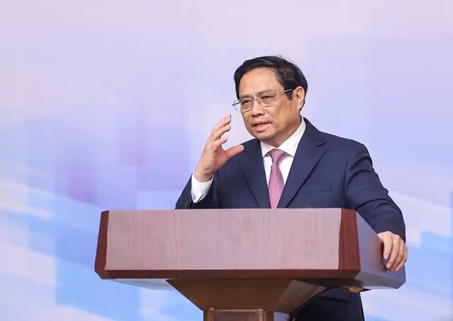 Thủ tướng yêu cầu các bộ, ngành, địa phương tiếp tục rà soát toàn diện các khó khăn, vướng mắc của các doanh nghiệp đầu tư nước ngoài; có kế hoạch kịp thời, hiệu quả, giải quyết dứt điểm. Ảnh: VGP/Nhật Bắc