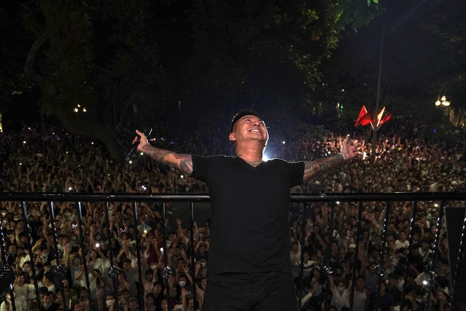 Hình ảnh nam ca sĩ đăng tải lên trang Facebook cá nhân tối 3-9. Ảnh: Facebook Tuấn Hưng Hình ảnh nam ca sĩ đăng tải lên trang Facebook cá nhân tối 3-9. Ảnh: Facebook Tuấn Hưng