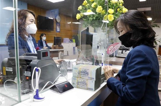 Khách hàng giao dịch tại VietinBank Cửa Nam, Hoàn Kiếm, Hà Nội. (Ảnh: Trần Việt/TTXVN) Khách hàng giao dịch tại VietinBank Cửa Nam, Hoàn Kiếm, Hà Nội. (Ảnh: Trần Việt/TTXVN)