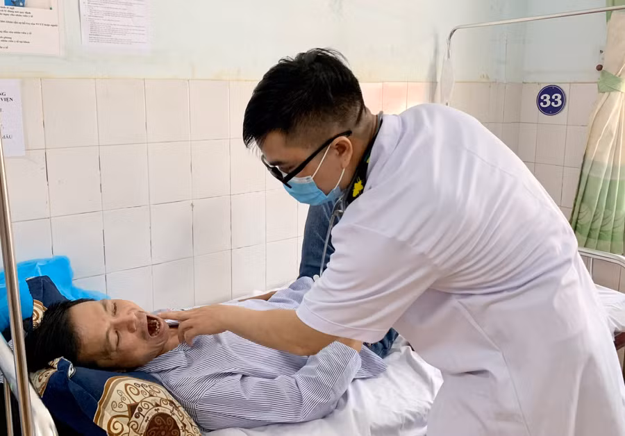 Các bệnh viện chuẩn bị đầy đủ thuốc, vật tư y tế sẵn sàng đáp ứng công tác thu dung, điều trị cho bệnh nhân mắc SXH. Ảnh: Như Nguyện