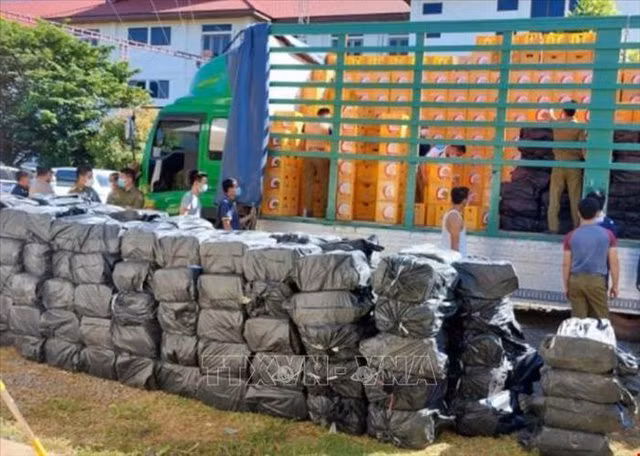 Cảnh sát tỉnh Bokeo, Bắc Lào, đã phát hiện một khối lượng lớn ma túy lên tới trên 55 triệu viên ma túy tổng hợp (amphetamine) hồi tháng 10-2021. Ảnh TTXVN