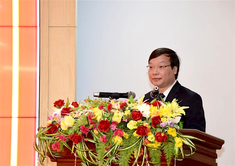 Tân Bí thư Ban cán sự Đảng UBND tỉnh Trương Hải Long phát biểu nhận nhiệm vụ. Ảnh: Đức Thụy Tân Bí thư Ban cán sự Đảng UBND tỉnh Trương Hải Long phát biểu nhận nhiệm vụ. Ảnh: Đức Thụy