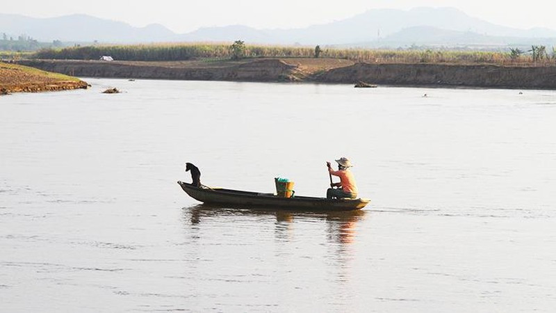 Chiều trên dòng Đăk Bla đoạn chảy qua TP Kon Tum. Ảnh: K.MINH