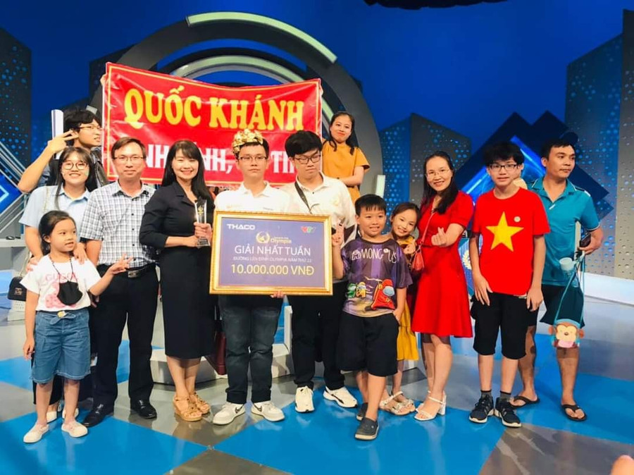 Nam sinh Đặng Quốc Khánh, Trường chuyên Hùng Vương giành "vé" vào cuộc thi tháng cuối cùng của Olympia năm 2022 ảnh 1 Nam sinh Đặng Quốc Khánh-lớp 11C6 (Trường THPT chuyên Hùng Vương) xuất sắc giành vòng nguyệt quế với 340 điểm. Ảnh nguồn Fanpage Trường THPT chuyên Hùng Vương-Gia Lai
