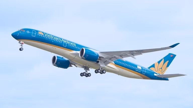 Cổ phiếu của Vietnam Airlines có nguy cơ bị hủy niêm yết do lỗ nặng