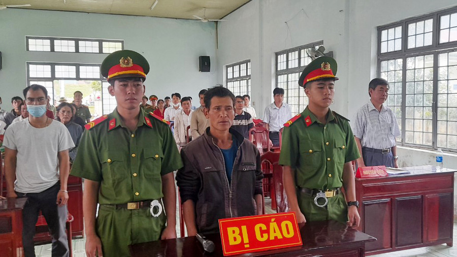 Bị cáo A To trước tòa. Ảnh: AL Bị cáo A To trước tòa. Ảnh: AL