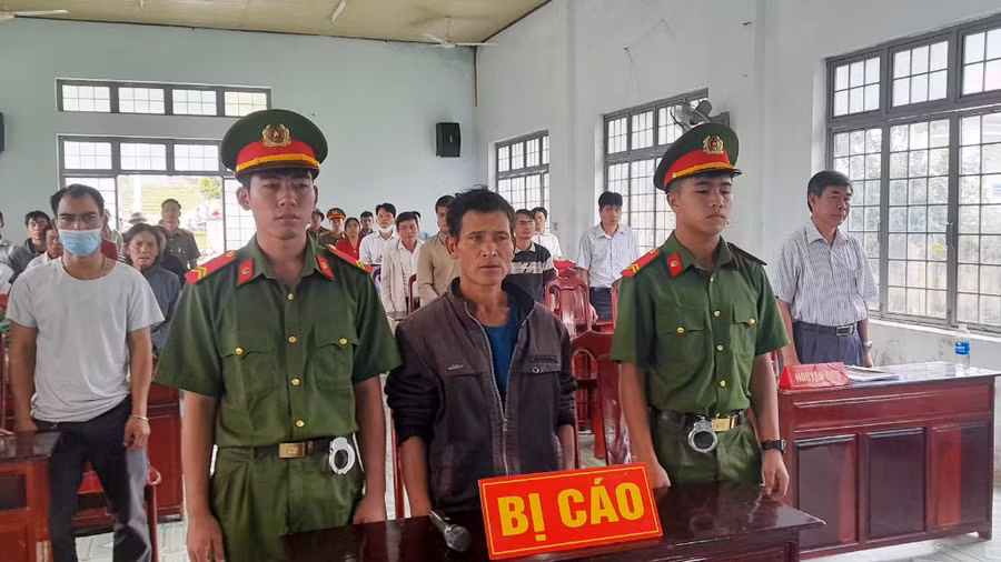 Bị cáo A To trước tòa. Ảnh: AL