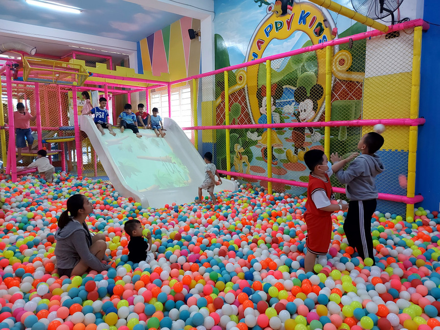 5. Là tổ hợp nhiều trò chơi dành cho thiếu nhi, khu vui chơi Happy Kids (đường Lê Quý Đôn, TP. Pleiku) đã thu hút nhiều em nhỏ ngay trong sáng đầu tiên của kỳ nghỉ lễ 2-9. Ảnh: Thiên Di