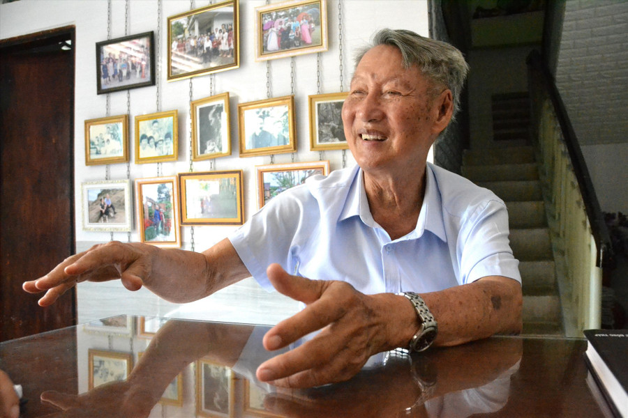 Ông Nguyễn Đắc Hiền nguyên Phó Bí thư Thường trực Tỉnh ủy Đồng Tháp luôn nở nụ cười khi được báo chí tìm đến trao đổi các vấn đề sử địa phương. Ảnh: L.T Ông Nguyễn Đắc Hiền nguyên Phó Bí thư Thường trực Tỉnh ủy Đồng Tháp luôn nở nụ cười khi được báo chí tìm đến trao đổi các vấn đề sử địa phương. Ảnh: L.T