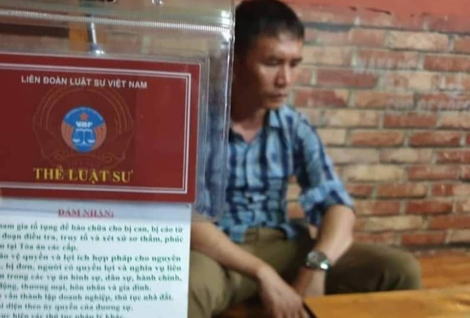 Đối tượng Nguyễn Thành Công đã làm giả các giấy tờ liên quan đến nghề luật sư để chiếm đoạt tài sản