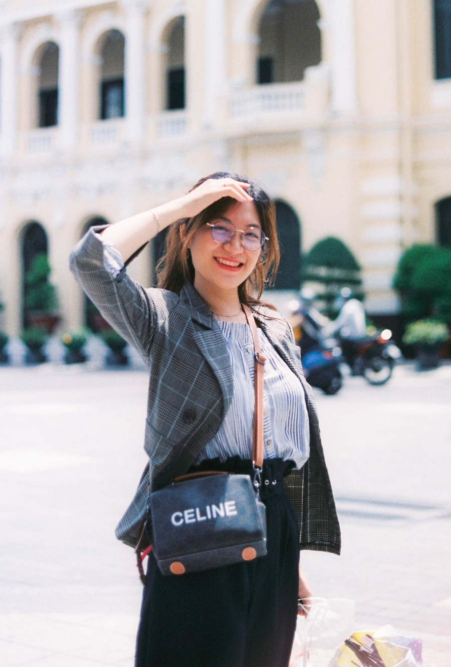 Tự chủ và kiểm soát được tài chính, Huỳnh Đặng Khánh Ngọc vui vẻ, tự tin hơn trong các chuyến đi chơi, mua sắm cho bản thân. Ảnh: NVCC  Tự chủ và kiểm soát được tài chính, Huỳnh Đặng Khánh Ngọc vui vẻ, tự tin hơn trong các chuyến đi chơi, mua sắm cho bản thân. Ảnh: NVCC