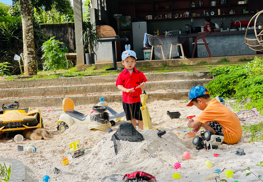 4. Paksong Farmstay (34/3 Nơ Trang Long, phường Trà Bá, TP. Pleiku) được nhiều gia đình chọn làm điểm vui chơi cho các con trong ngày đầu nghỉ lễ. Ảnh: Trần Dung