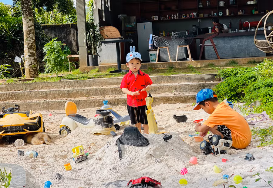 4. Paksong Farmstay (34/3 Nơ Trang Long, phường Trà Bá, TP. Pleiku) được nhiều gia đình chọn làm điểm vui chơi cho các con trong ngày đầu nghỉ lễ. Ảnh: Trần Dung