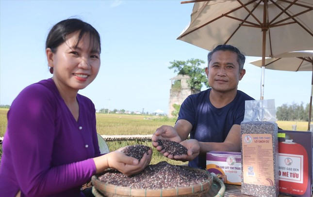 Gạo tím than made in Lò gạch cũ. Ảnh: Hoài Văn