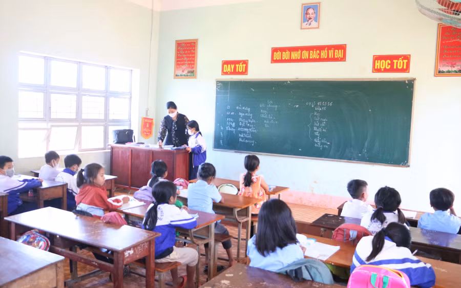 Sau sáp nhập, Trường Tiểu học và THCS Nguyễn Du (xã Dun) đã khắc phục được tình trạng thừa-thiếu giáo viên ở một số bộ môn. Ảnh: Nguyễn Quang