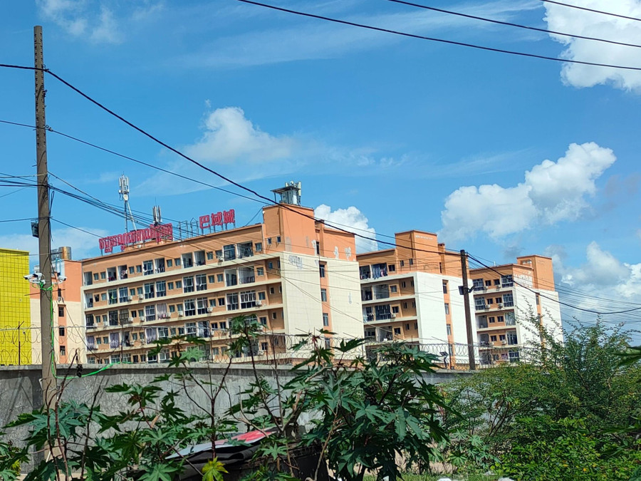 Tòa nhà các nạn nhân bị giam lỏng. Ảnh: Giang Phương