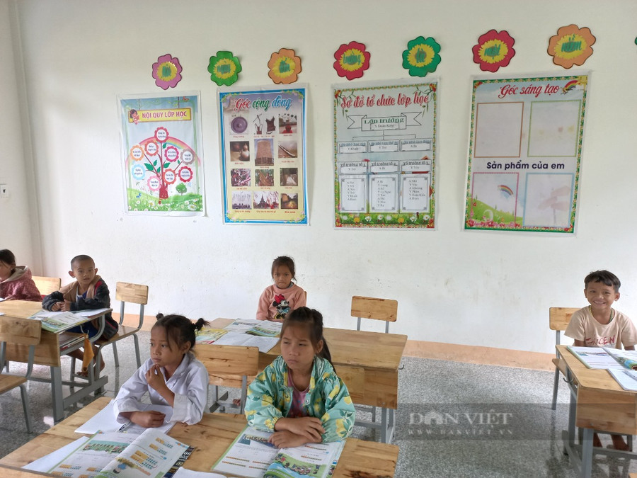 Phòng học được trang trí bắt mắt với từng góc học tập, thư viện,...để học sinh thỏa sức sáng tạo. Ảnh: H.L