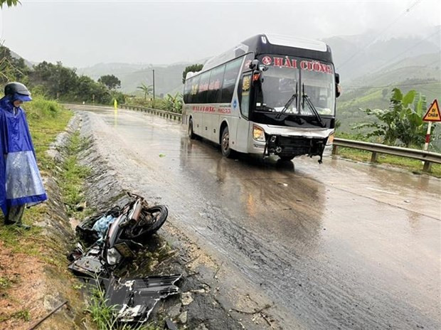 Hiện trường vụ tai nạn. (Ảnh: TTXVN phát) Hiện trường vụ tai nạn. (Ảnh: TTXVN phát)