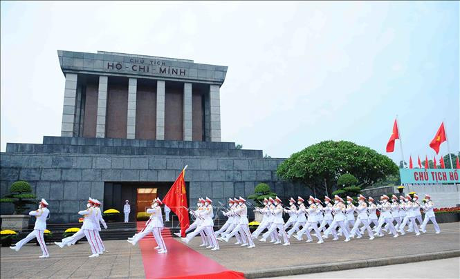 Đội tiêu binh diễu hành qua Lăng Bác. Đội tiêu binh diễu hành qua Lăng Bác.